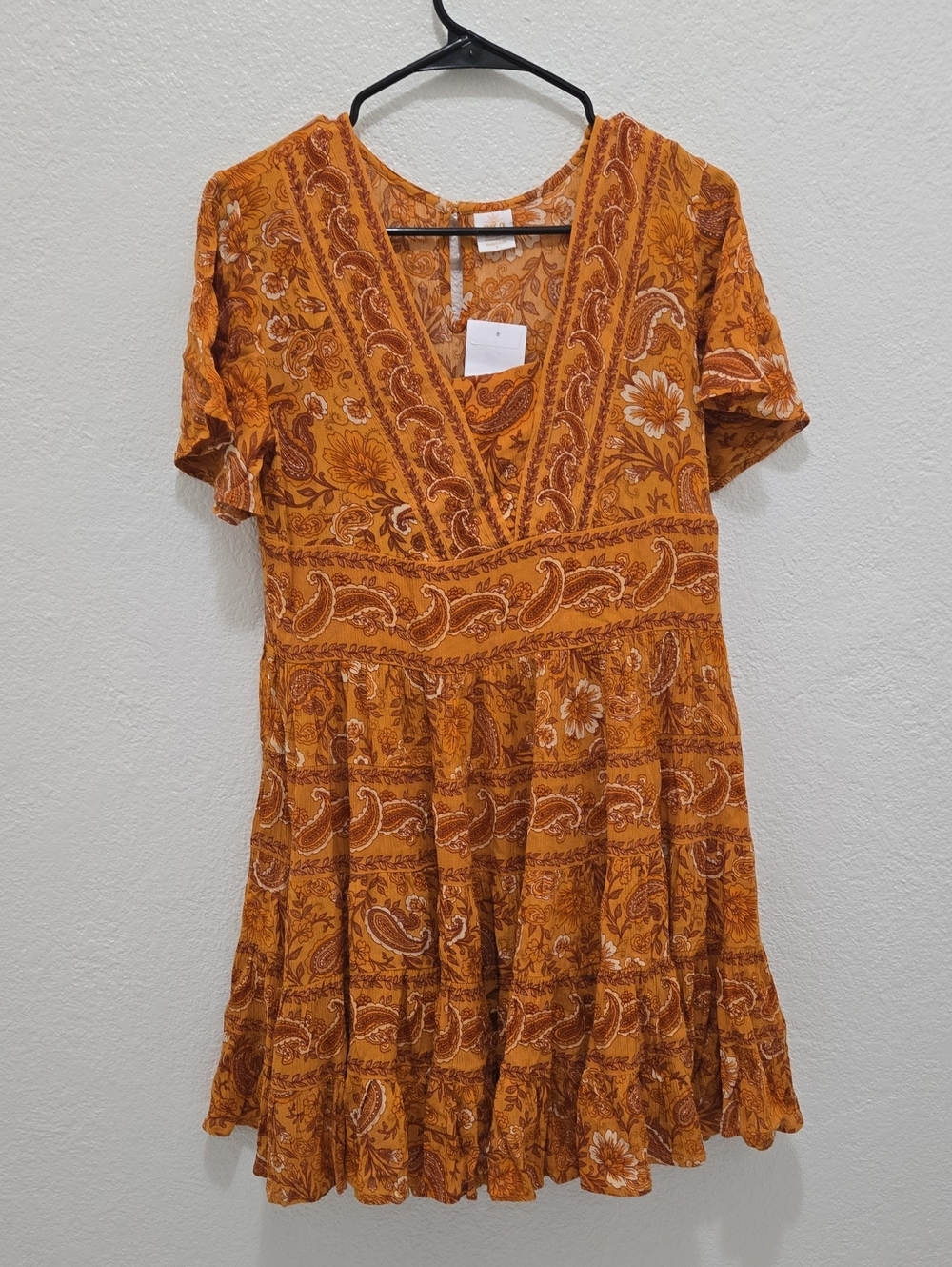 Bila Orange Paisley V‑Neck Tiered Short Dress